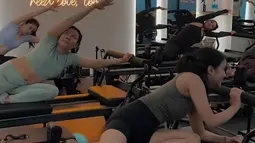 Lucunya, ada momen menarik saat Fuji melakukan pilates. Wanita 21 tahun ini sering terpeleset saat pilates. (Liputan6.com/Tiktok/@fujiiian)