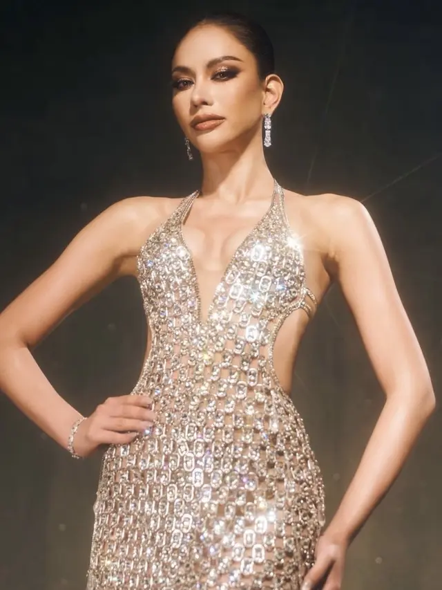 Miss Universe Thailand Tampil Berkilau dengan Gaun Terbuat dari Kaleng Bekas, credit: (@annasnga_1o)