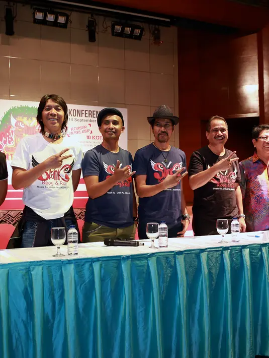 Ditemui saat preskon di Gedung Sapta Pesona, Kementrian Pariwisata, Jakarta, Senin (17/9/2015), Kaka selaku vokalis menjelaskan alasan memilih Reog lantaran menjadi maskot kesenian Indonesia yang sudah dikenal oleh manca negara. (Wimbarsana/Bintang.com)