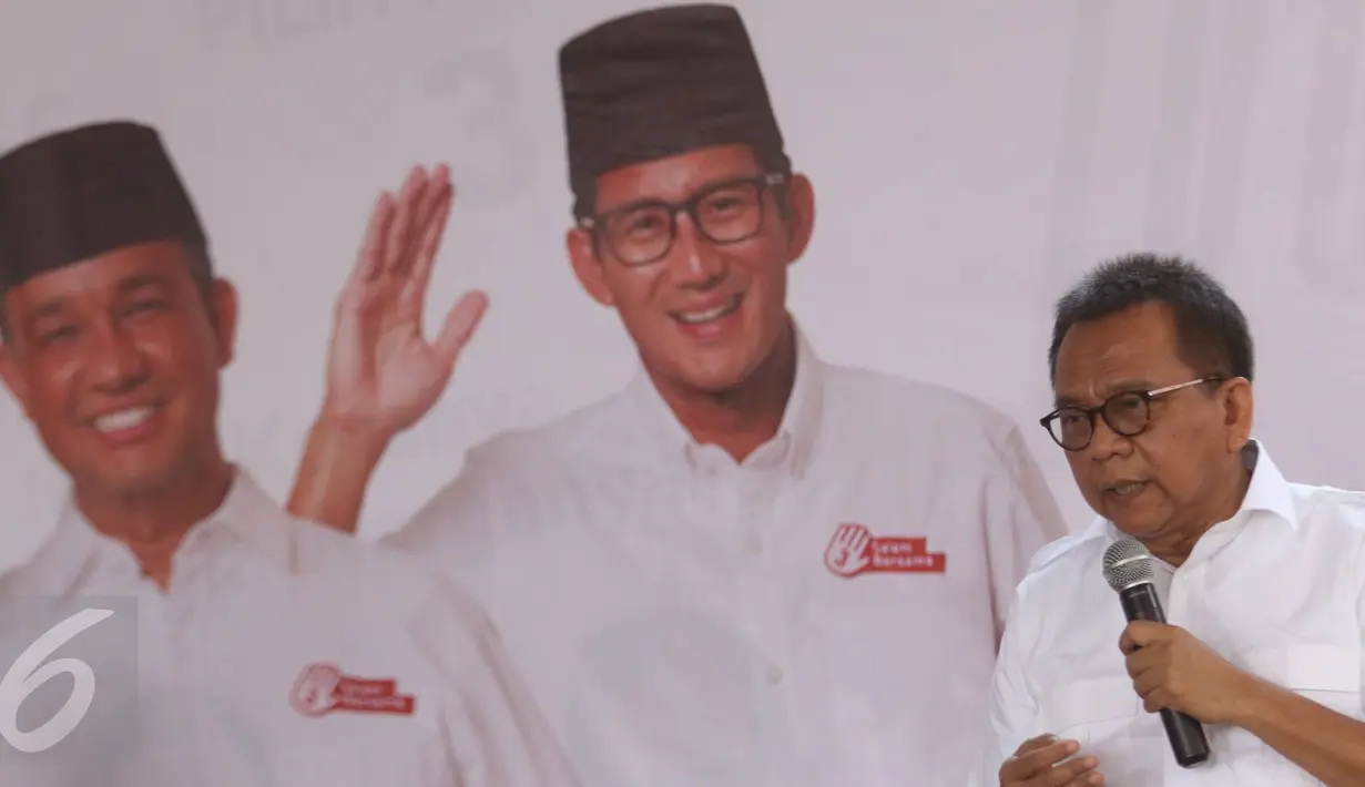 Wakil Ketua DPRD DKI M. Taufik memberi sambutan saat deklarasi dukungan ke Anies-Sandi, Jakarta, Rabu (22/2). Sejumlah anggota DPRD DKI Jakarta yang mendukung Agus -Sylvi, mengalihkan dukungannya ke Anies-Sandi. (Liputan6.com/Immanuel Antonius)