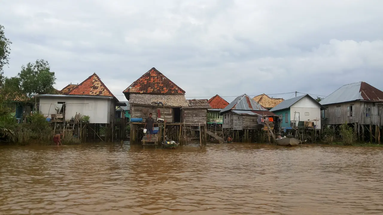 Rumah kayu dipinggiran Sungai Musi (Liputan6.com/Nefri Inge)