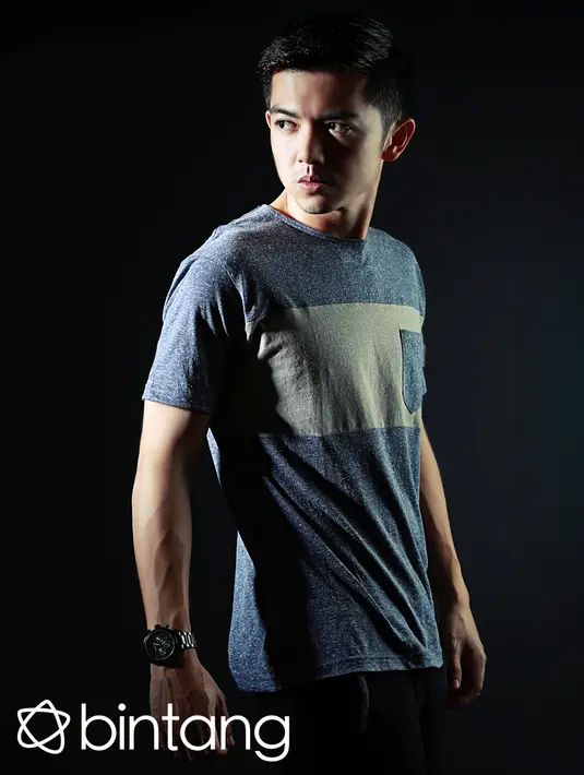 Sejak menjadi juara pertama dalam pemilihan model majalah remaja tahun 2003 Nicky mengikuti jejak kakaknya, Nia Lavenia yang terlebih dulu didunia hiburan. (Galih W. Satria/Bintang.com)