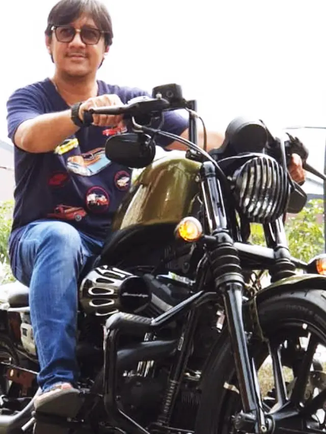 FOTO: Selain Koleksi Mobil, Ini Gaya Andre Taulany Bersama Mogenya