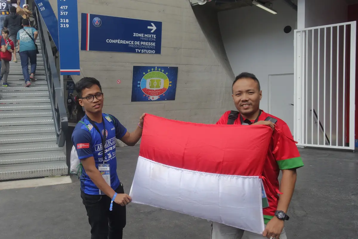 Aremania Nonton Piala Eropa