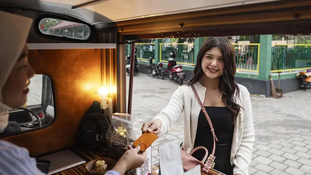 Pesan antar atau Makan di Tempat: Mana yang Lebih Hemat Waktu dan Biaya