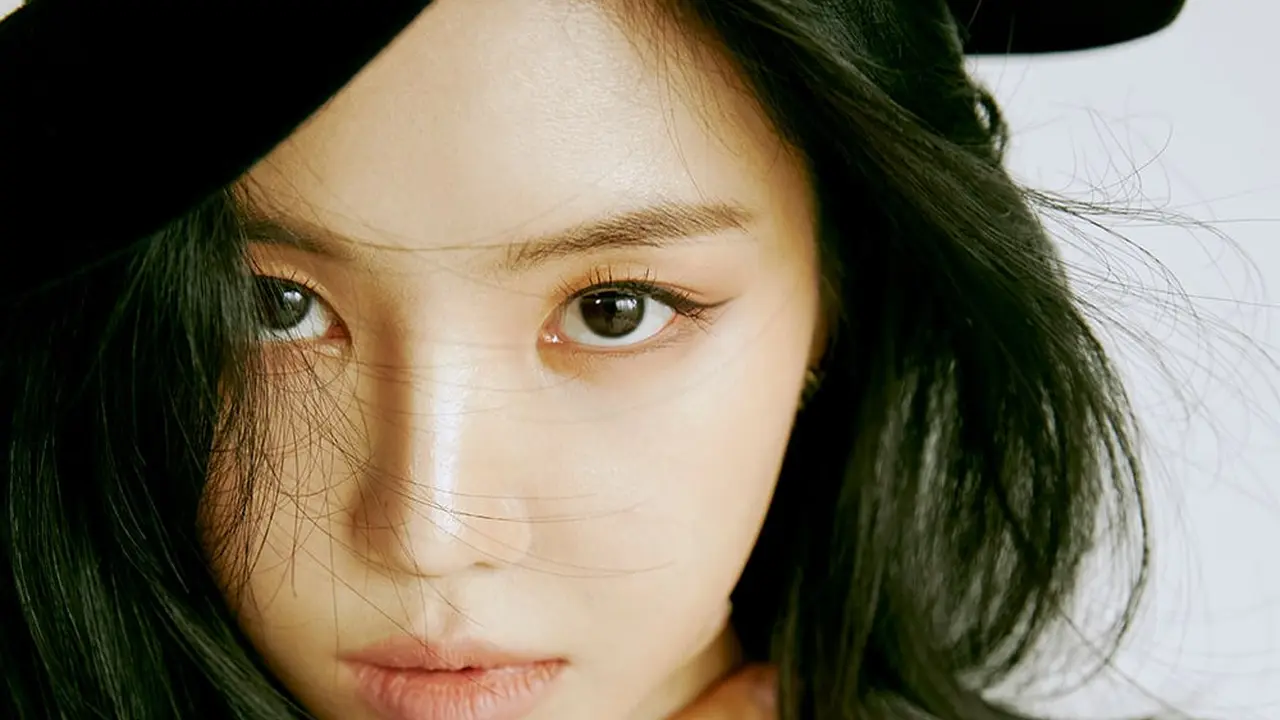 Son Naeun Apink. (Play M via Soompi)