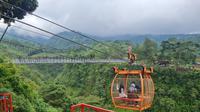 Jembatan gantung dan gondola di Dusun Girpasang, Desa Tegalmulyo.