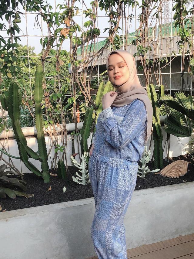 6 Potret Terbaru Cut Meyriska Usai Melahirkan, Curi Perhatian