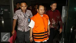 Hartoyo diperiksa sebagai saksi dan ditetapkan sebagai tersangka penyuap dalam kasus tindak pidana korupsi terkait proyek di Dinas Pendidikan dan Kebudayaan Kebumen dalam APBD-P Tahun 2016, Jakarta, Jumat (21/10). (Liputan6.com/Helmi Afandi)