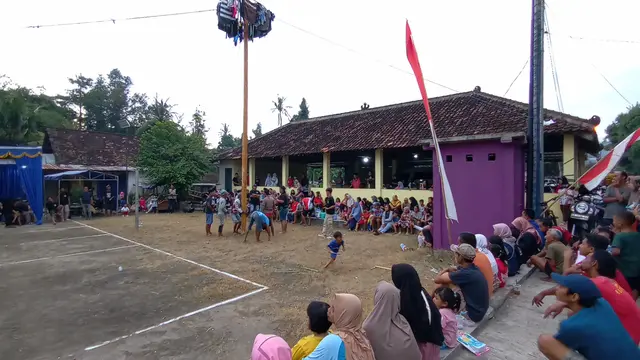 Panjat Pinang Kembanggede