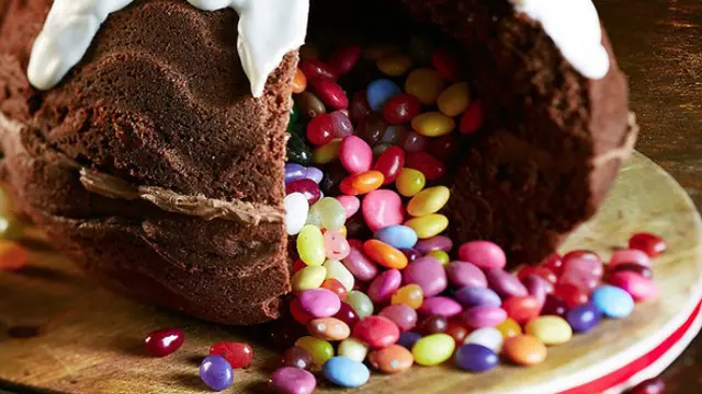 [Bintang] 7 Kue yang Bakal Bikin Kamu Pengin Ulang Tahun Setiap Hari