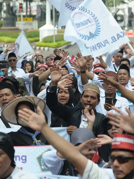 Mereka menuntut agar Kementerian Agama segera menerbitkan SK Inpassing baru.(merdeka.com/Imam Buhori)