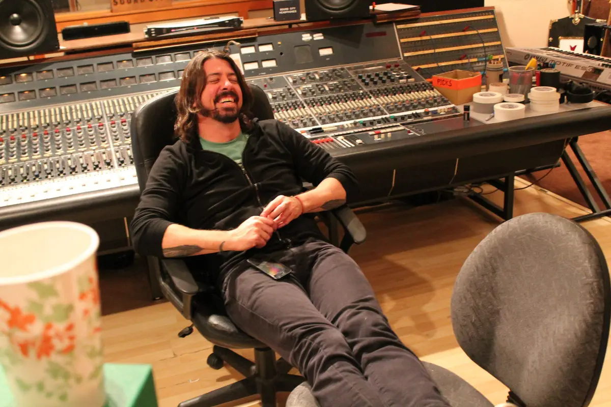 Dave Grohl Bawa Studio Rekaman Terbaik ke Televisi