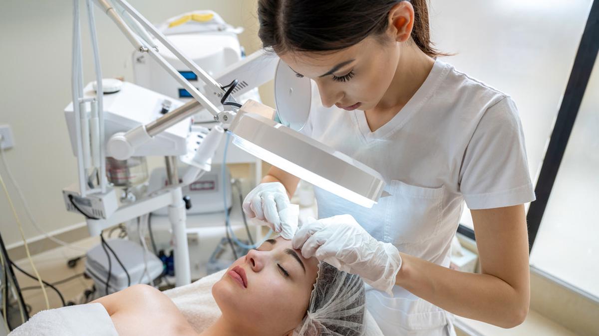Kulit Kencang Tanpa Operasi Makin Diminati, Kenali Teknologi RF Microneedling dan Ultrasound