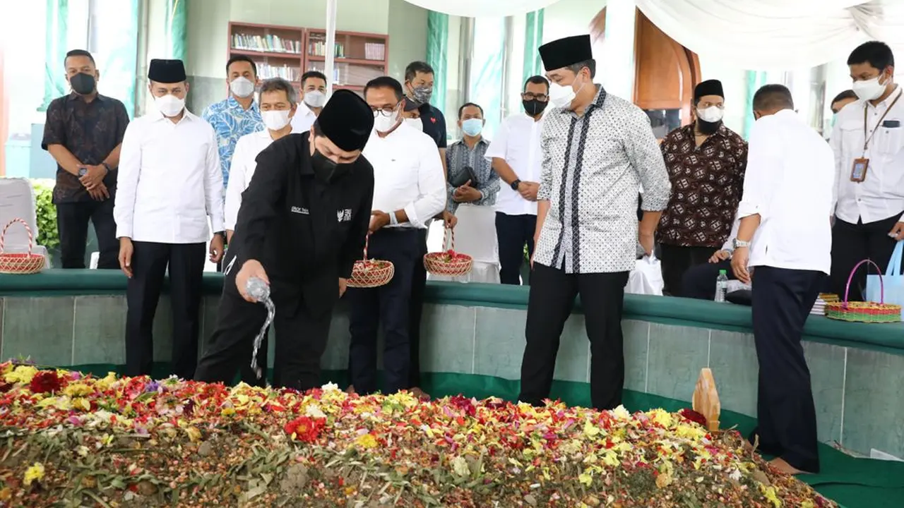 Ziarah ke Makam Haji Anif