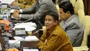 Ketua Bawaslu Muhammad dan Ketua KPU Husni Kamil Manik saat rapat dengar pendapat dengan Komisi II DPR di Gedung Parlemen, Jakarta, Senin (24/11/2014). (Liputan6.com/Andrian M Tunay)