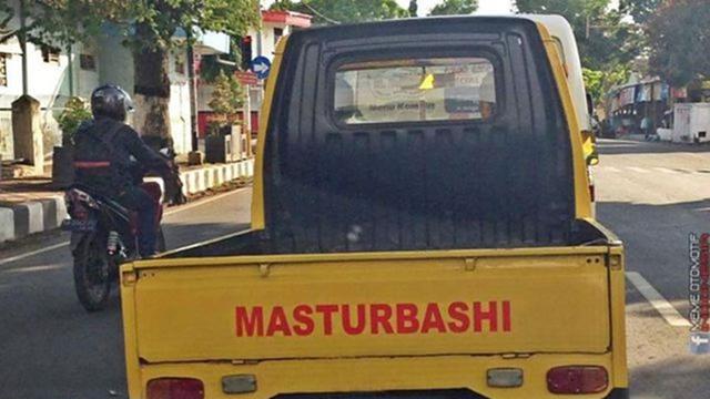 Pelesetan Merek Mobil Ini Bikin Senyum Senyum