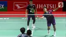 Ganda putra Indonesia, Fajar Alfian/Muhammad Rian berusaha mengembalikan kok ke Low Hang Yee/Ng Eng Cheong (Malaysia) pada 16 Besar Daihatsu Indonesia Masters 2025 di Istora Gelora Bung Karno, Senayan, Jakarta, Kamis (23/1/2025). (Liputan6.com/Herman Zakharia)