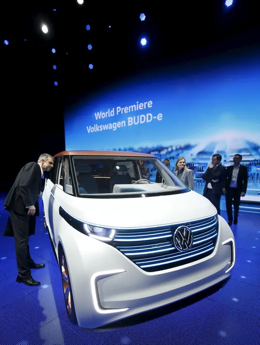 Mobil Volkswagen BUDD - e ditampilkan saat acara CES 2016 perdagangan Las Vegas, Nevada, (5/1/2016). Mobil ini berbahan bakar listrik. (REUTERS / Steve Marcus)