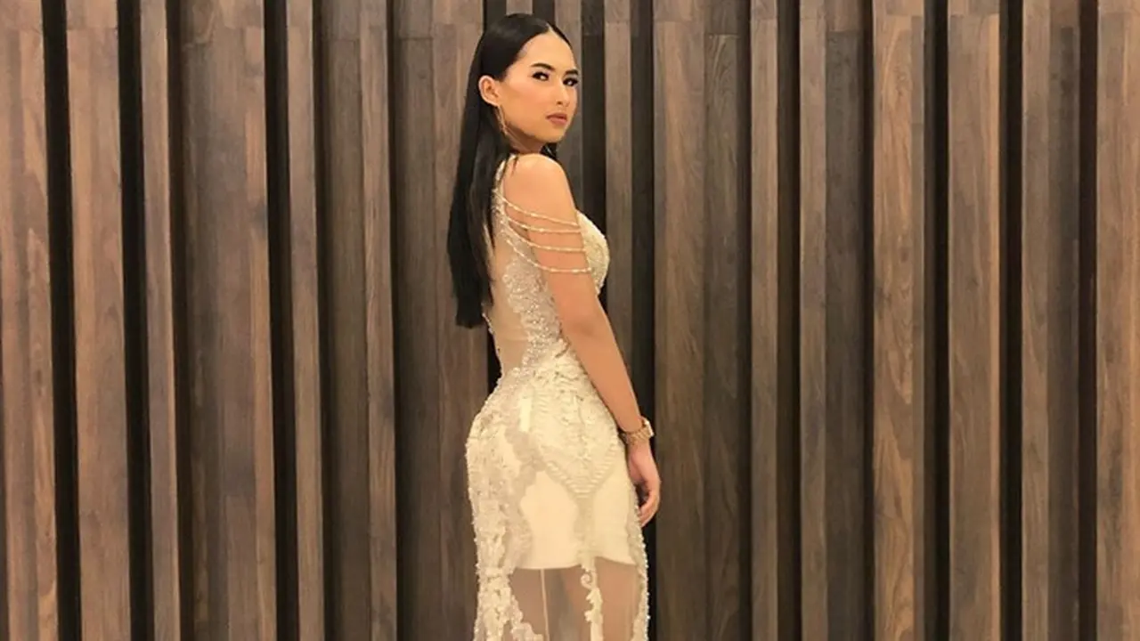 Kerap Bergaya Kasual, Ini 7 Potret Soraya Rasyid dengan Gaun Menawan