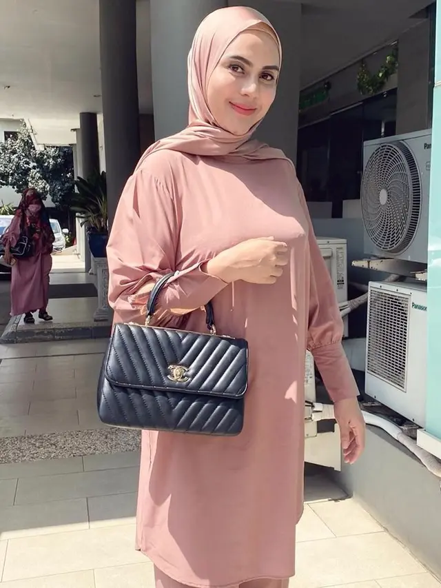 6 Potret Terbaru Anggita Sari, Berhijab Setelah Melahirkan