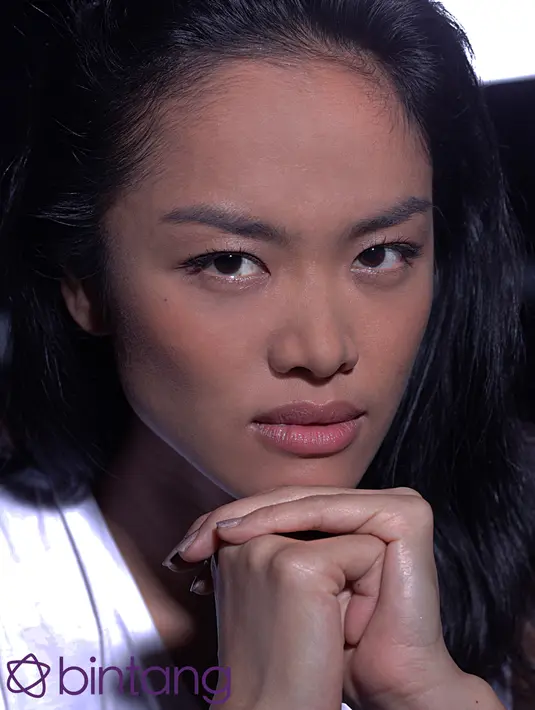 “Sebenarnya aku ingin karakter yang bukan kayak aku. Buat aku main ‘Gangster’ itu gak butuh banyak effort. Karena karakternya udah aku. Inginnya yang beda banget dari karakter aku.” aku gadis tomboi ini. (Febio Hernanto/Bintang.com)