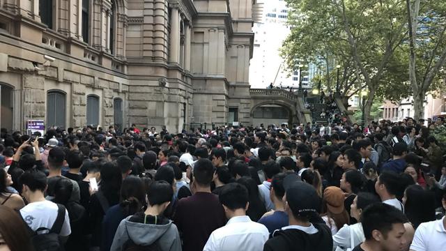 Membeludaknya antrean pemilih di TPS Town Hall, Sydney pada hari pemungutan suara, Sabtu 13 April 2019 (Twitter / @juanvittoriou)