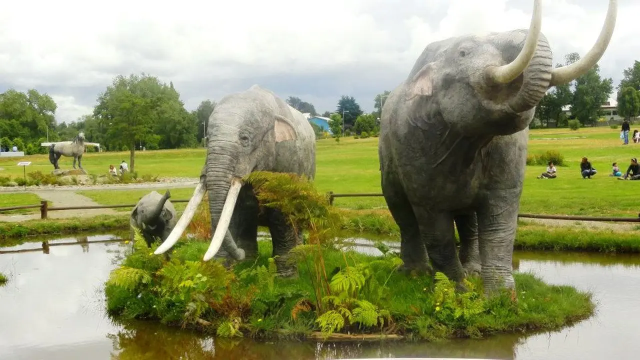 Patung Gomphothere di Chile.
