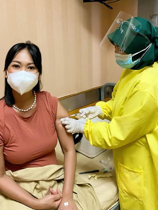 Nola B3 (Instagram/riafinola)