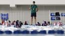 Pelatih Timnas Polo Air Indonesia, Milos Sakovic, memberi arahan kepada anak asuhnya saat latihan di Stadion Aquatik GBK, Jakarta, Senin (11/11). Para punggawa Timnas Polo air menargetkan medali emas di SEA Games 2019. (Bola.com/M Iqbal Ichsan)
