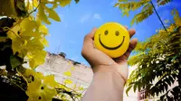 50 Keep Smiling Quotes for When Life Gets Difficult