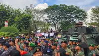 Personel 'Urip6' Kodam Hasanuddin memberi surprise di Mapolda Sulsel (Liputan6.com/Fauzan)