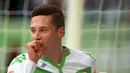 Selepas dari Schalke 04, Julian Draxler memutuskan untuk hijrah ke Wolfsburg pada 31 Agustus 2015. Selama berkostum Wolfsburg, pria dengan tinggi 187 cm itu membukukan delapan gol dan 10 assist dalam 45 kali penampilan. (EPA/Peter Steffen)