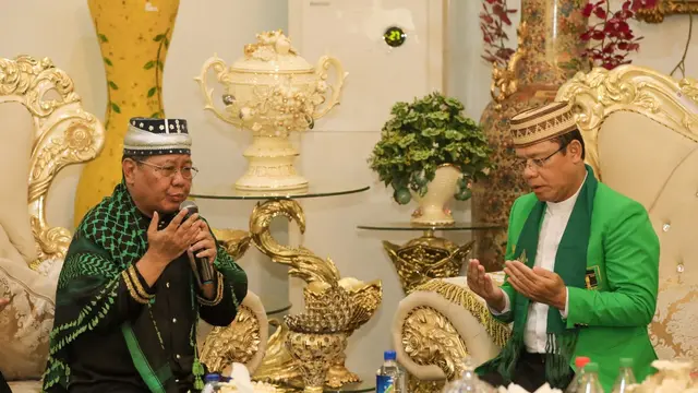 Plt Ketua Umum Partai Persatuan Pembangunan (PPP) Muhamad Mardiono disambut prosesi adat Mopotilolo, saat tiba di Gorontalo, pada Minggu (23/7/2023) siang.