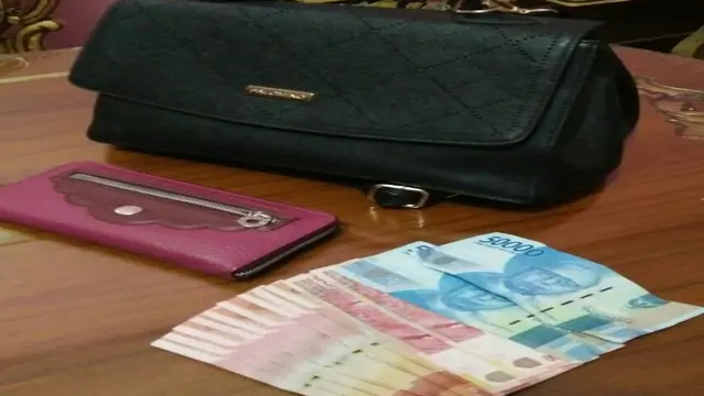 Barang bukti hasil curian yang diamankan dari tangan emak-emak bertubuh semok di Kabupaten Gowa, Sulsel (Liputan6.com/ Eka Hakim)
