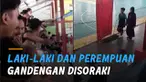 Sebuah video viral merekam momen penonton futsal menyoraki bocah yang menyoraki bocah laki-laki dan perempuan berjalan bergandengan.