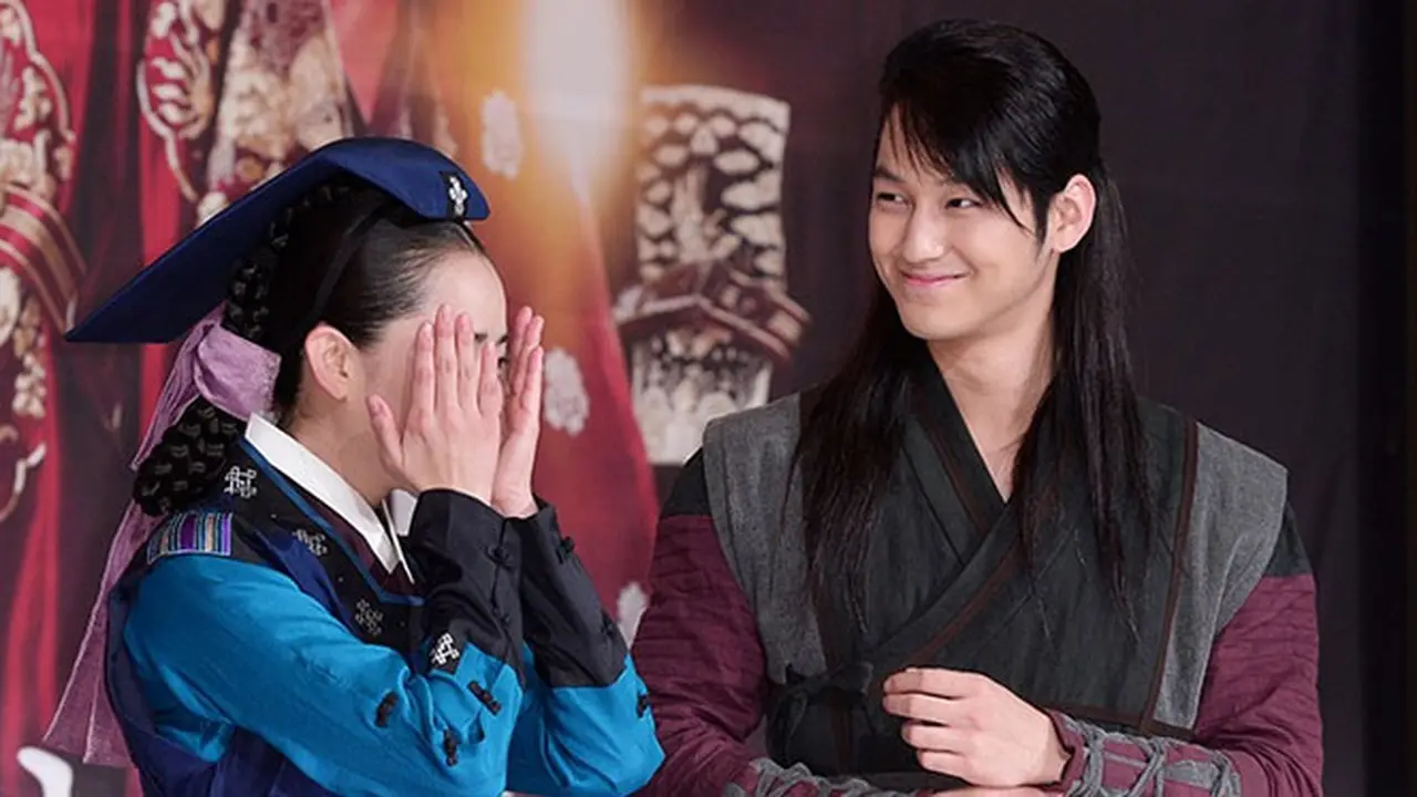 kim-bum-dan-moon-geun-young-131125c.jpg