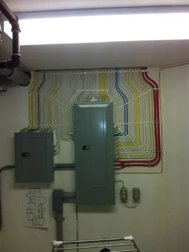 7 Potret Hasil Penataan Kabel dengan Rapi Ini Bisa Manjakan Mata