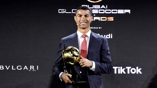 FOTO: Singkirkan Lionel Messi, Cristiano Ronaldo Sabet Penghargaan Pemain Terbaik Abad Ini