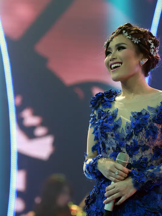 Ayu merupakan yang paling mungil di antara cecepi jika melihat posturnya. Ia pun sering ribet sendiri ketika tampil bertiga, karena biasanya ia sendiri yang kurang ‘matching’ dengan yang lain. (Deki Prayoga/Bintang.com)