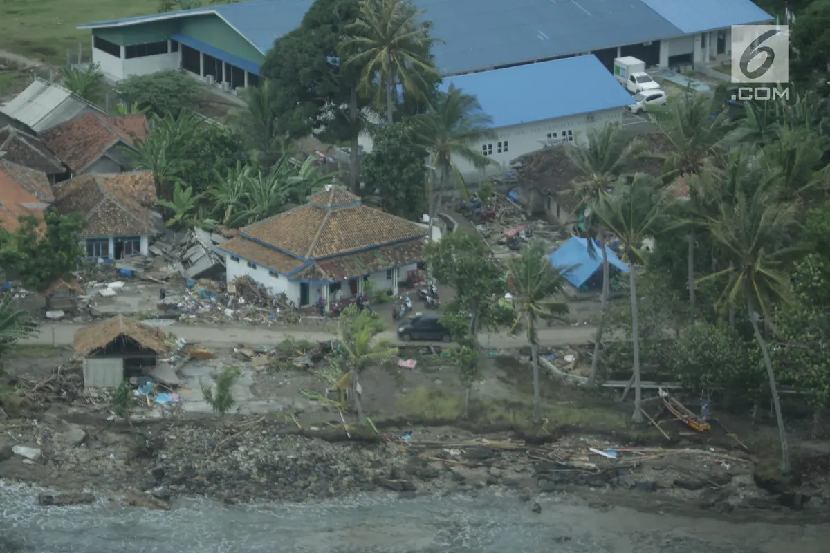 Pandangan Udara Wilayah Daratan Lampung Usai Dihantam Tsunami