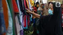 Kegiatan ini diprakarsai warga RT 002/04 bertujuan saling berbagi antara warga mampu kepada yang tidak mampu. (merdeka.com/Arie Basuki)