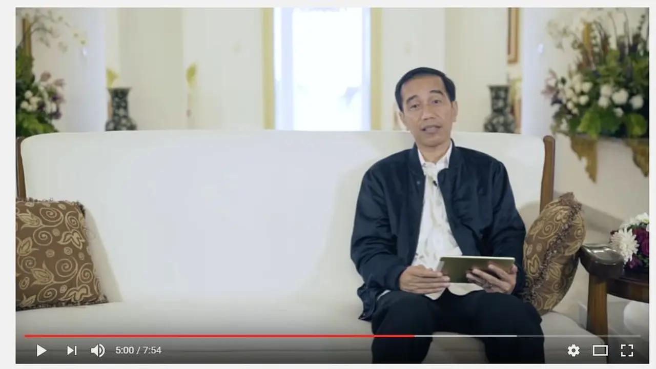 Presiden Jokowi menjawab pertanyaan bocah 13 tahun tentang minimnya lagu anak-anak. Jokowi menjawab lewat video di akun pribadi Youtube. (Foto: Youtube Presiden Joko Widodo)