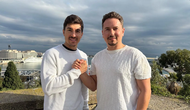 Maverick Vinales dan Jorge Lorenzo saling bekerja sama. (MotoGP)