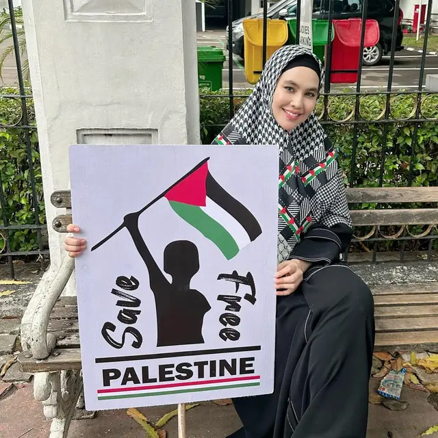 Potret 6 Artis Pakai Jilbab Motif Bendera Palestina, Mendukung dengan Berbagai Cara