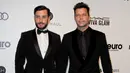 Artis Jwan Yosef dan penyanyi Ricky Martin saat mengahdiri malam Academy Awards kedua Elton John AIDS Foundation di Hollywood Barat, California. (26/2/2017). Ricky Martin mengumumkan bahwa dirinya seorang gay pada tahun 2010. (AFP PHOTO / Tibrina Hobson)