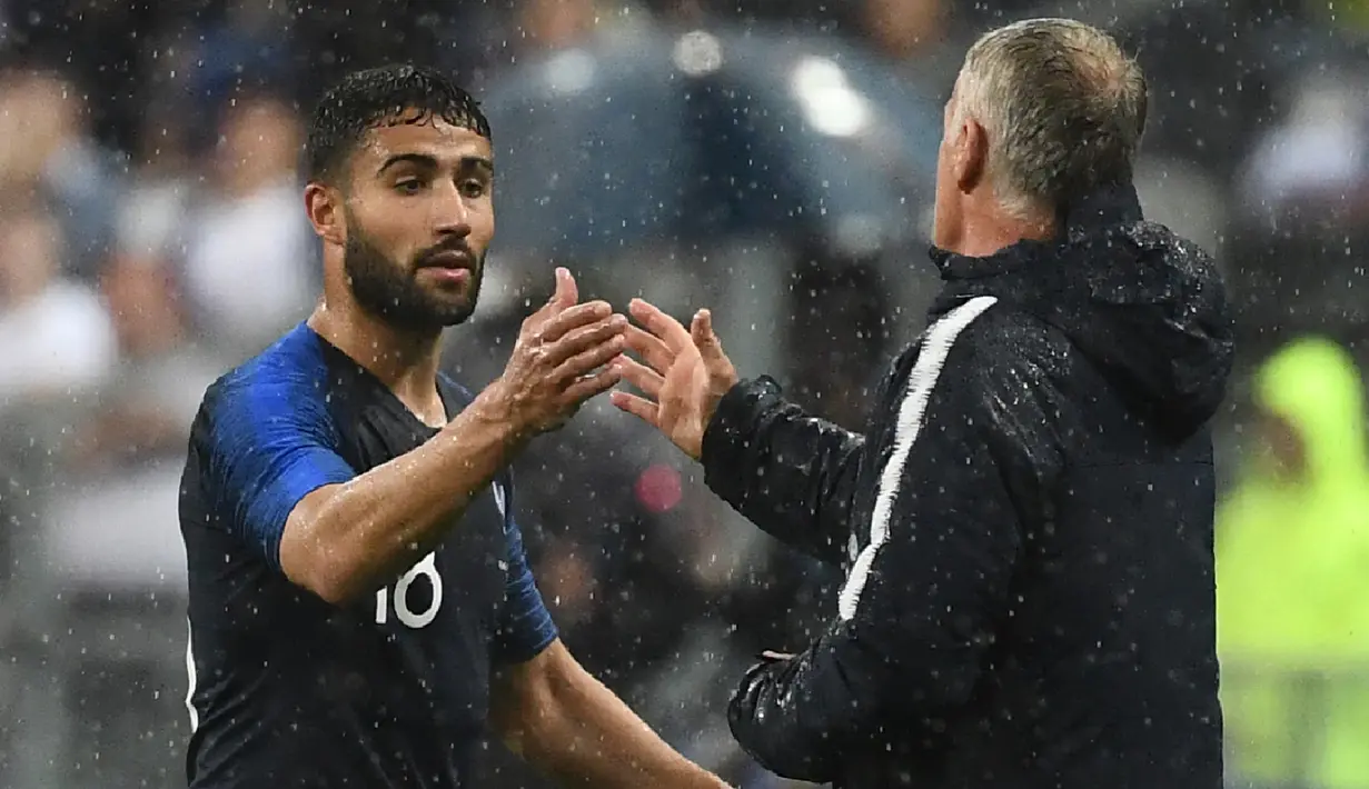3. Nabil Fekir - Pasca ditolak Liverpool karena riwayat cedera, tak membuat pasaran dari gelandang Prancis ini menurun. Kali ini giliran Manchester United yang berupaya mendekati sang pemain untuk diboyong ke Old Trafford. (AFP/Franck Fife)