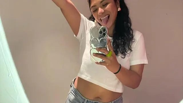 Gaya fashionable Nadine Emmanuella yang curi perhatian. (credit:instagram.com/nadinemmanuella)