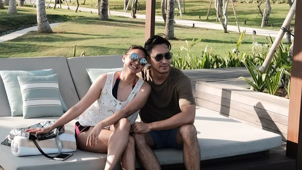 6 Momen Liburan Darius Sinathrya bersama Donna Agnesia di Bali, Romantis Banget