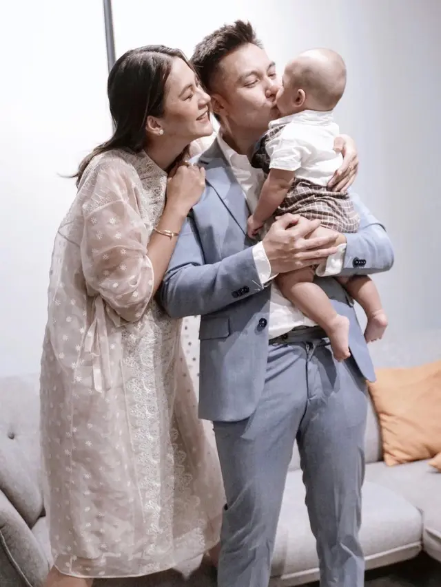 Paula Verhoeven bersama suami dana anak. (Foto: Instagram @paula_verhoeven)